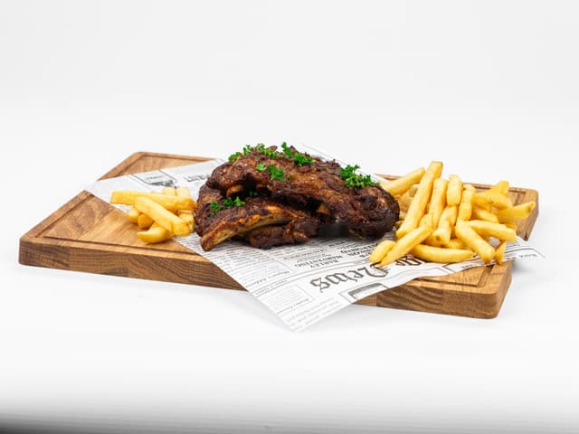 Plate gegrilde spareribs
